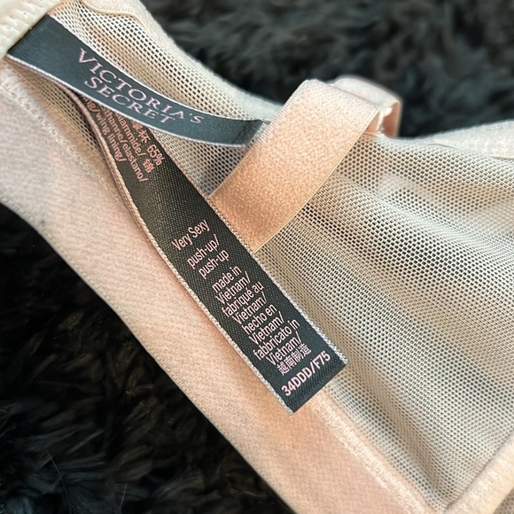 VICTORIA’S SECRET Very Sexy Push-Up Bra - Picture 8 of 8